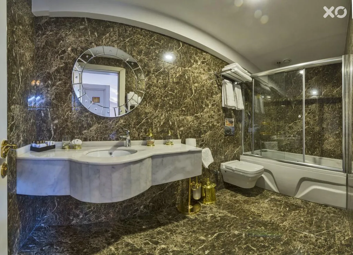 Glorious Hotel