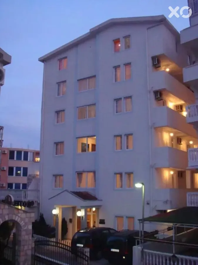 Azzuro Apartments