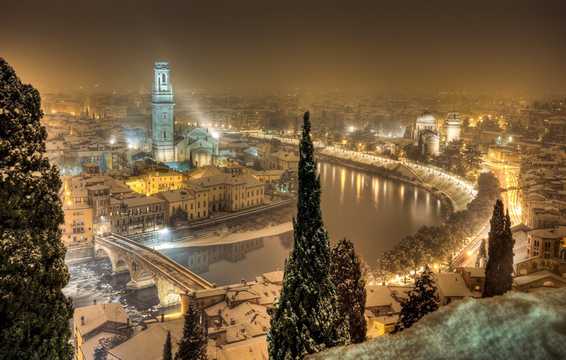 Італійські міста у світлі гірлянд! Вуличні ярмарки, гарячий шоколад та вечірні прогулянки