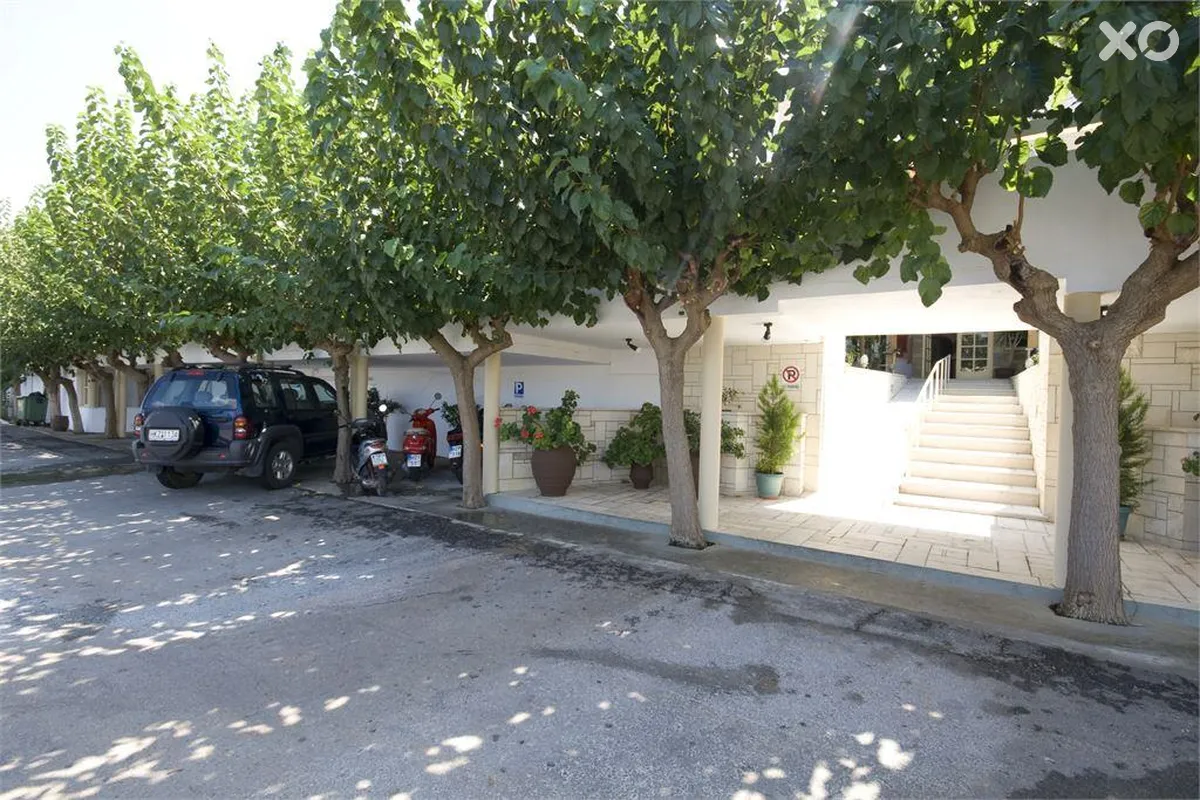 Nikos Hotel