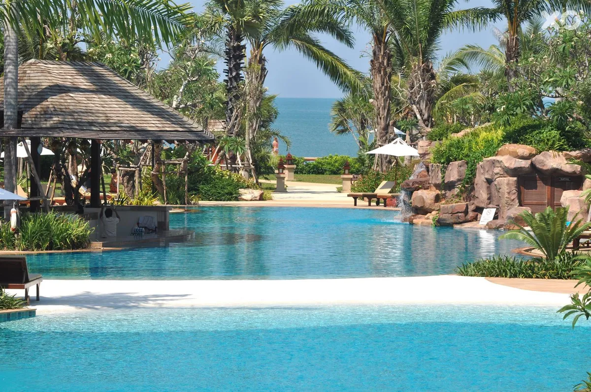 Ravindra Beach Resort & Spa