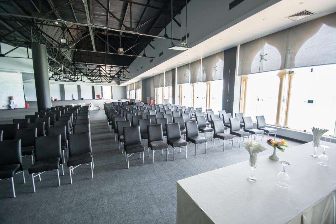 Sunny Days El Palacio