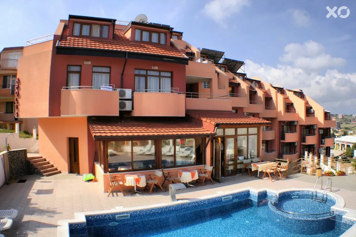 Apolis Hotel