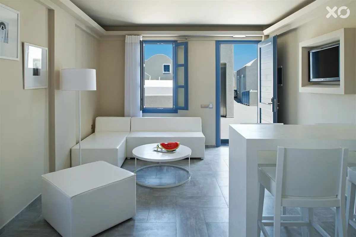 Acroterra Rosa Luxury Suites