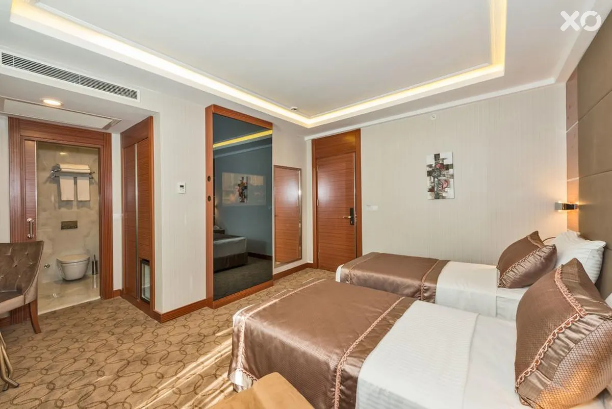 Glorious Hotel