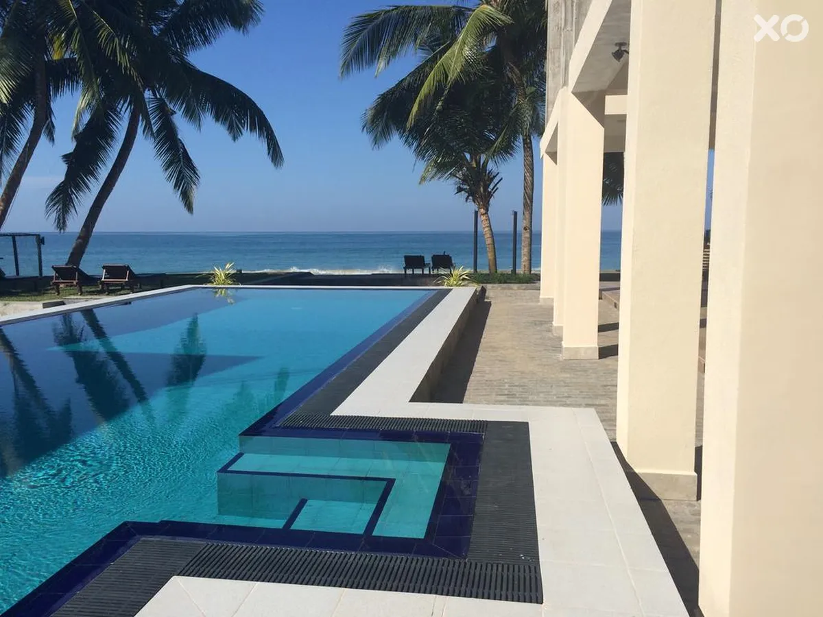 Sapphire Seas Beachfront Hotel