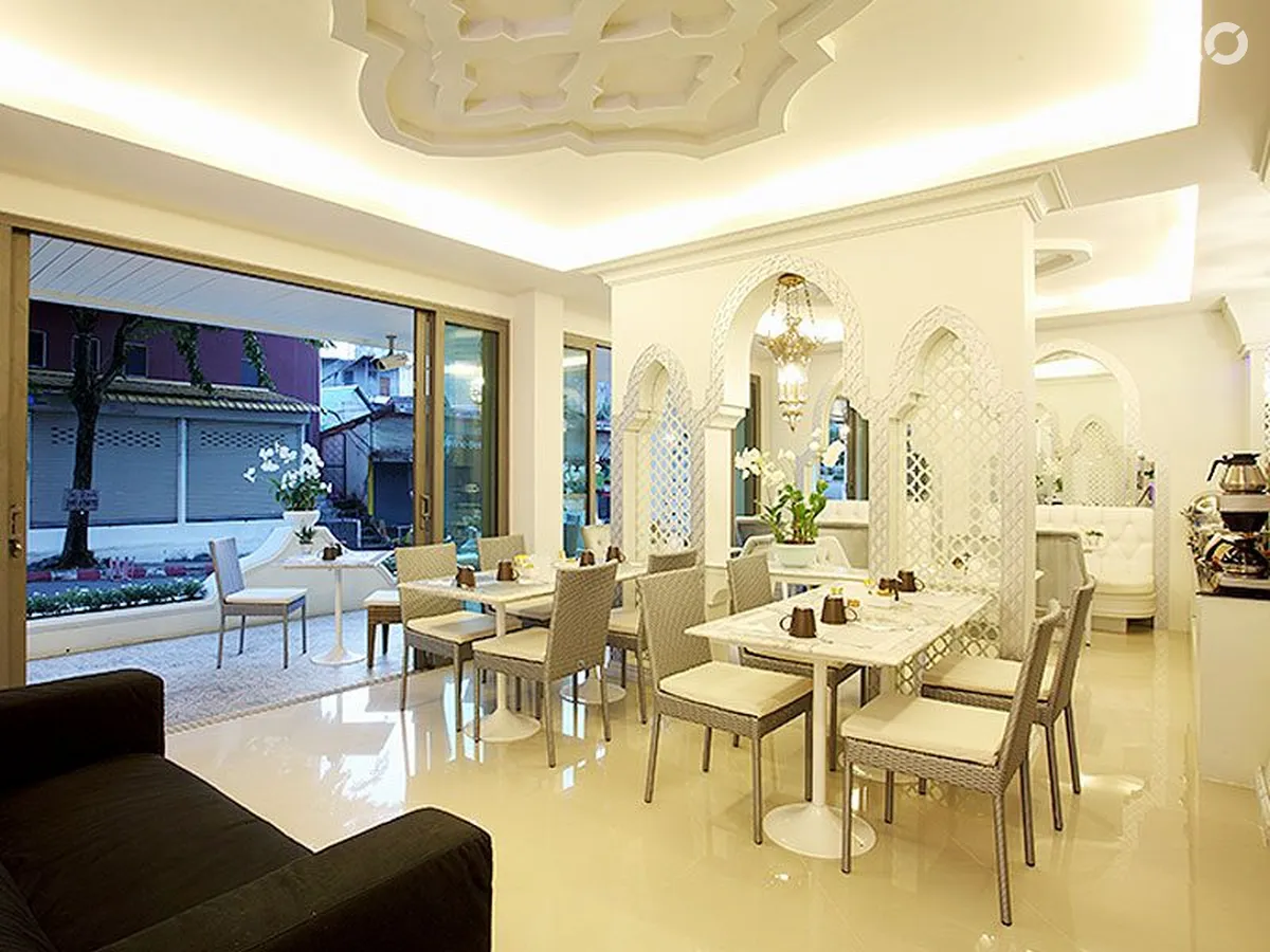 The Verandah Hotel