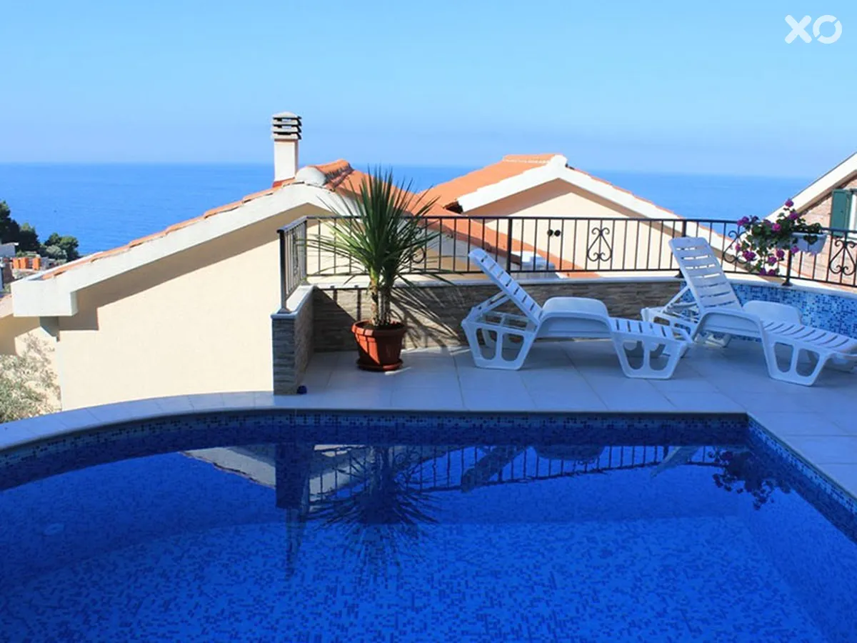 Leut Apartments