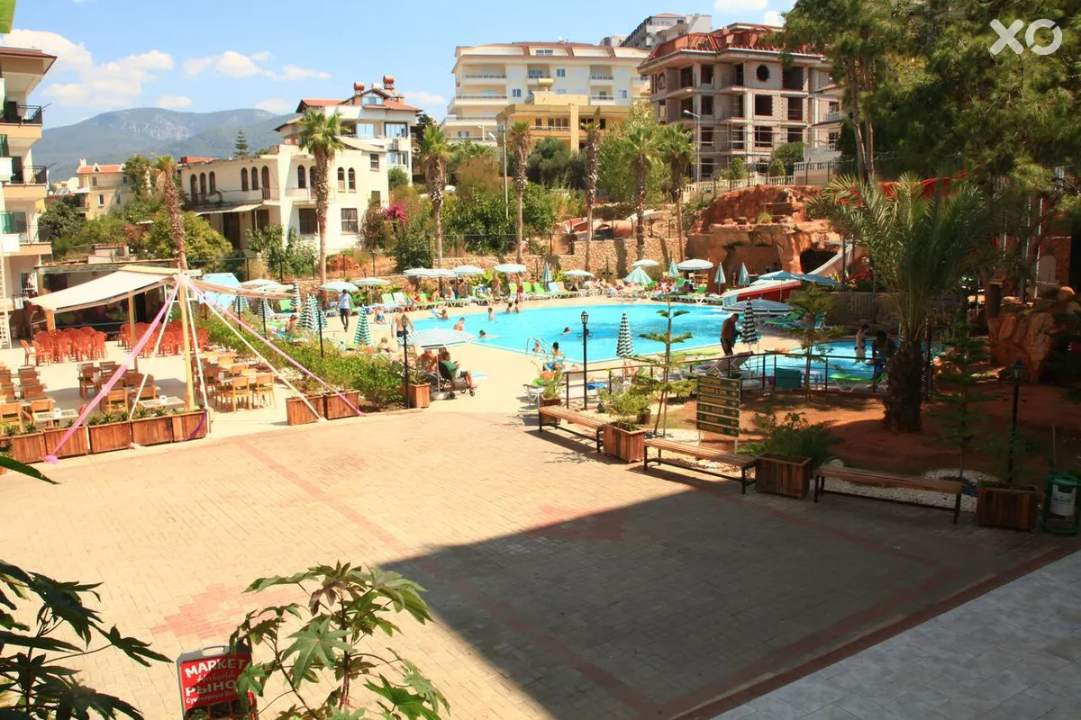Green Life Hotel