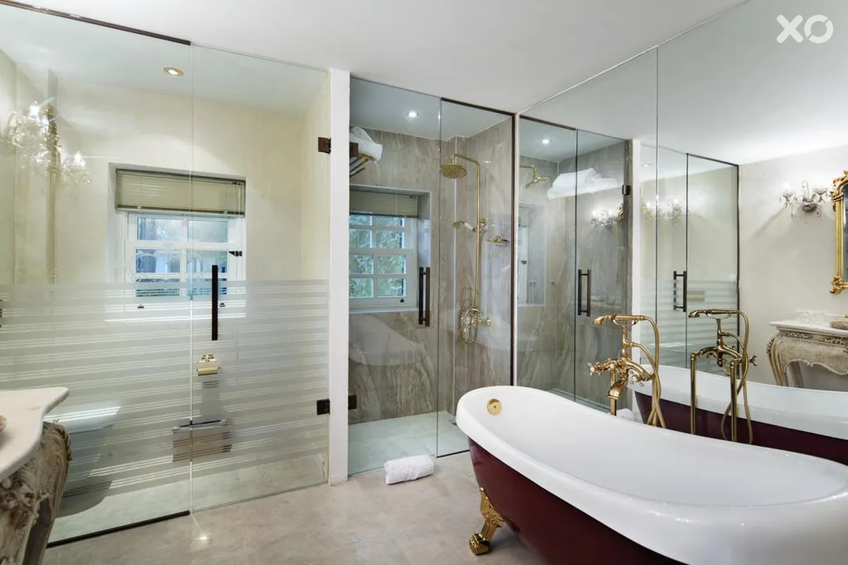Elegance East Hotel