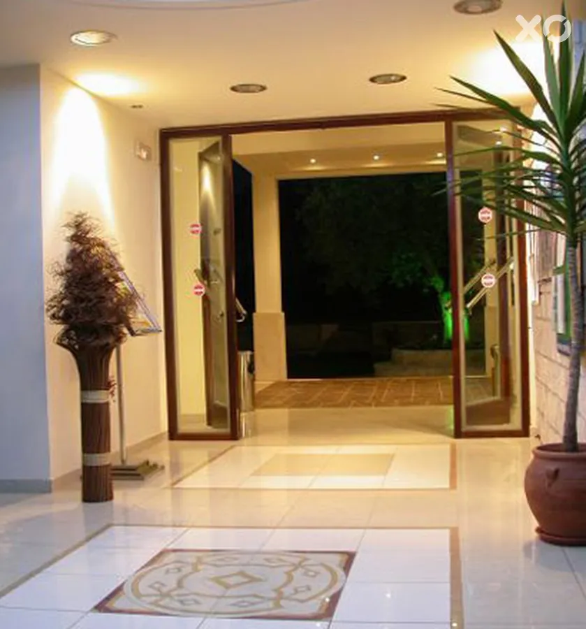 Paradise Hotel