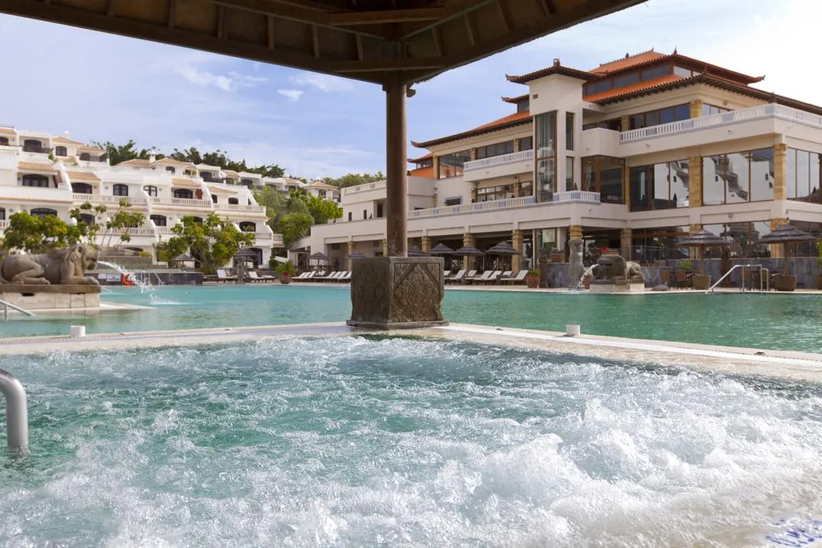 Regency Country Club Apartments & Suites