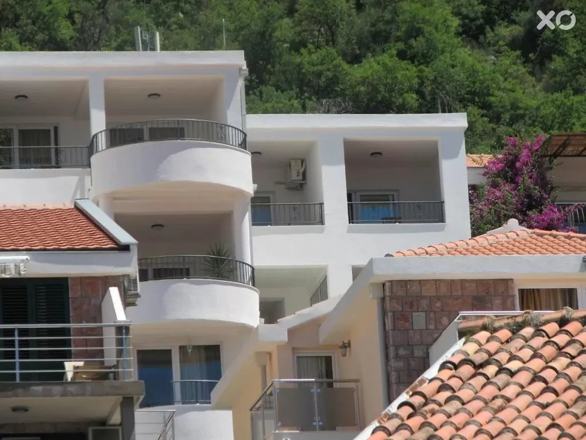 Leut Apartments