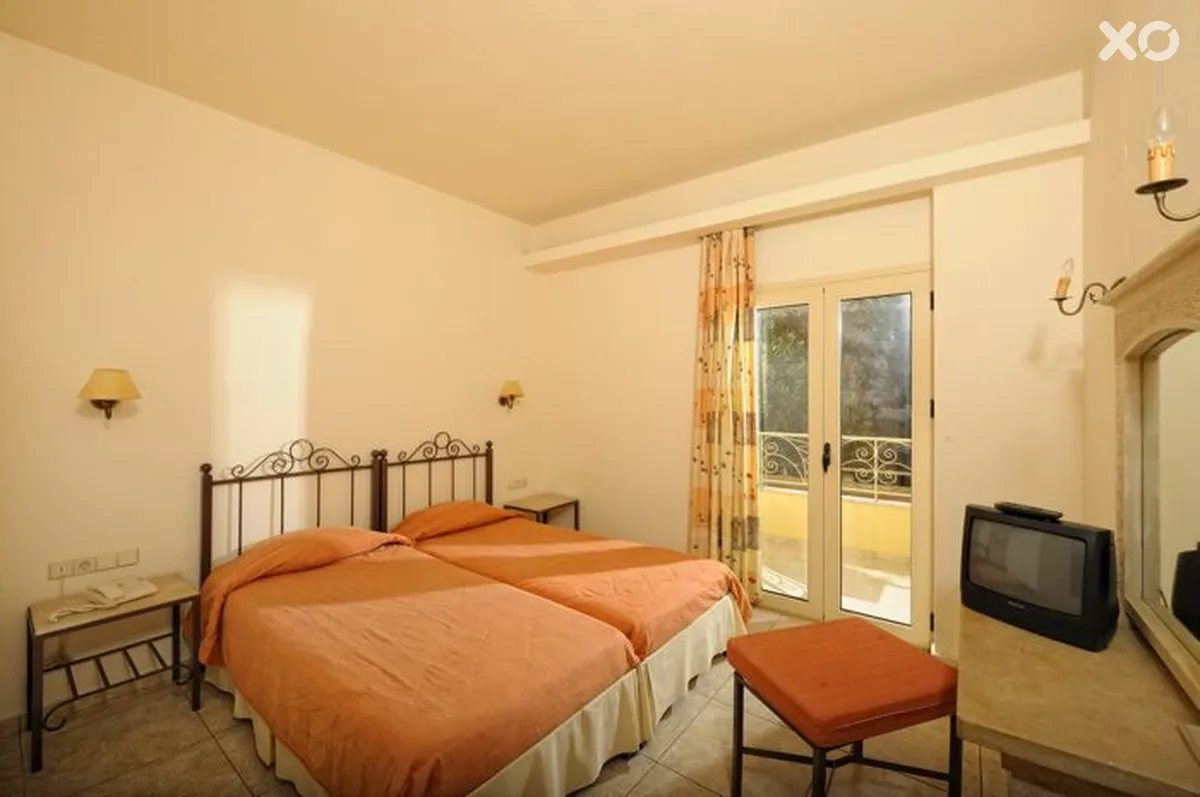 Pela Sofia Apartments