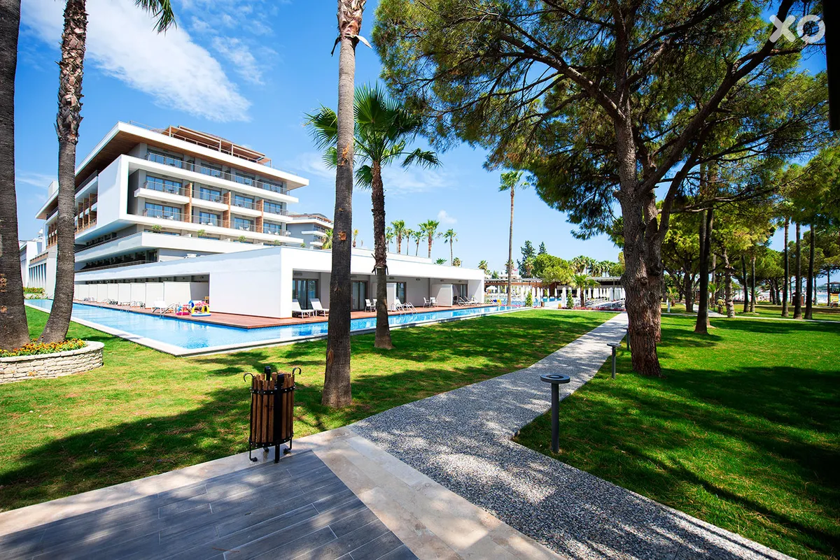 Acanthus Cennet Barut Collection