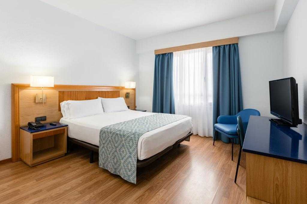 Пуерто-де-ла-Крус кличе до океану! Атлантика поруч, тераси для сонця й прогулянки вздовж берега