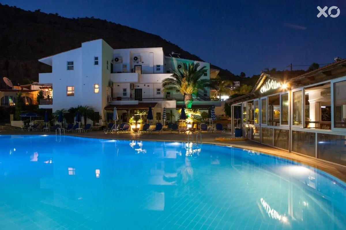 Coliseum Studios & Apartments