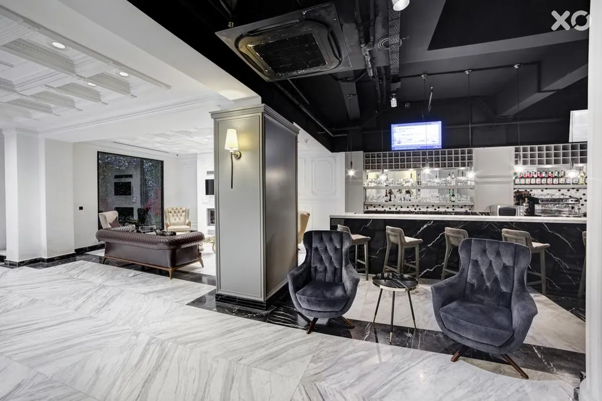 White Monarch Hotel
