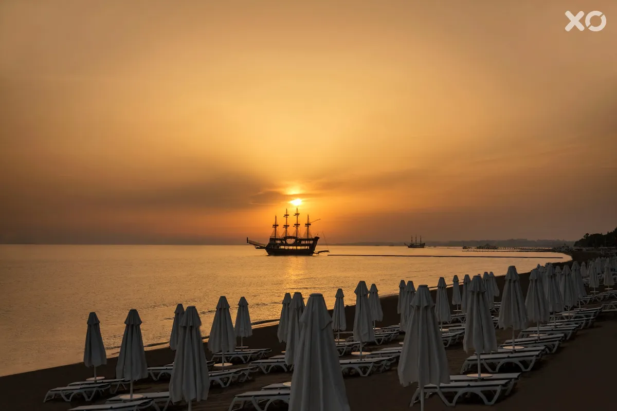 Acanthus Cennet Barut Collection