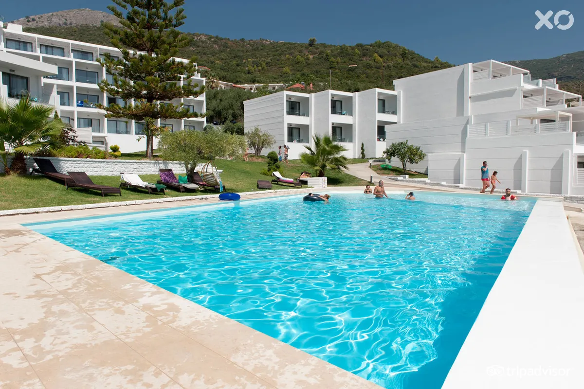 Lichnos Beach Hotel & Suites