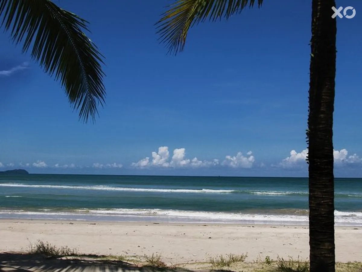 Apsara Beachfront Resort & Villa
