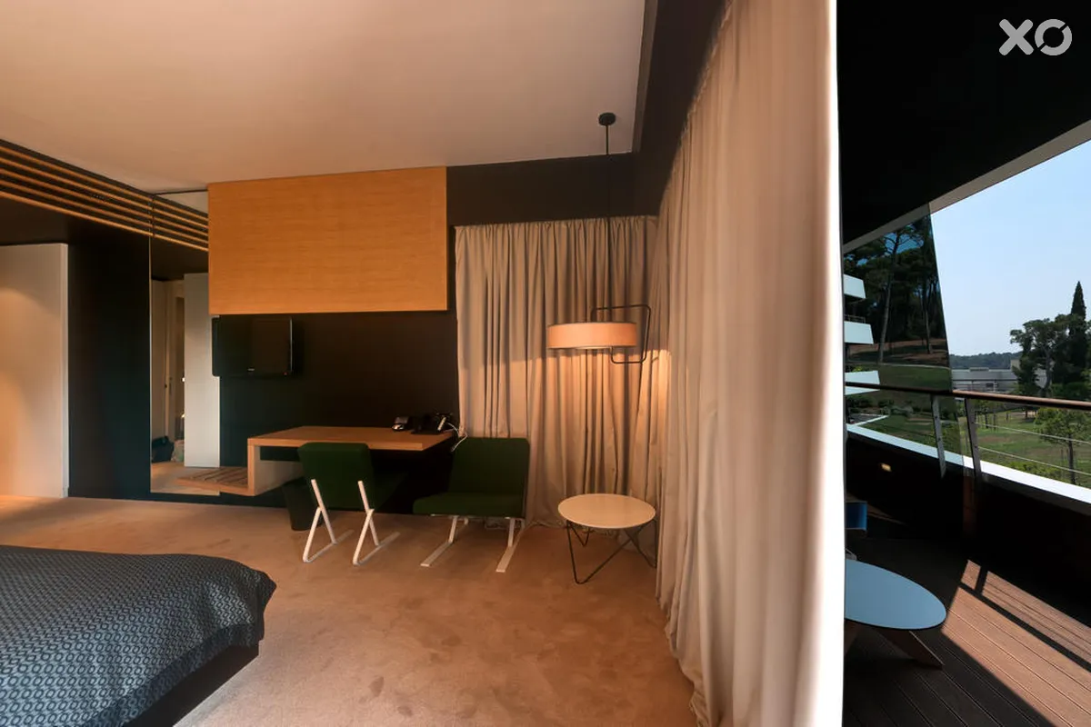 Lone Hotel