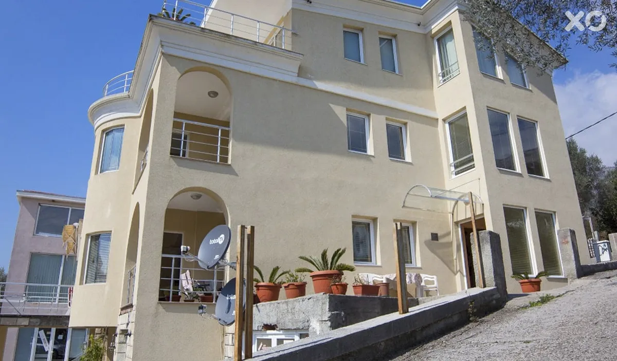 Jovicevic Pool Villa