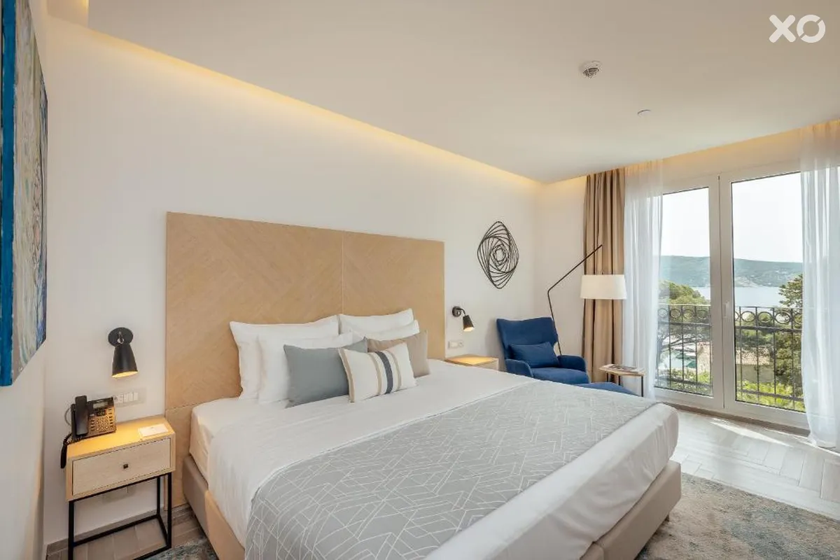 Lazure Hotel & Marina