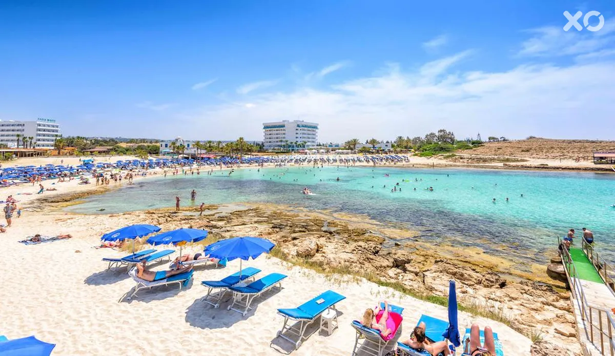 Tasia Maris Sands Beach Hotel