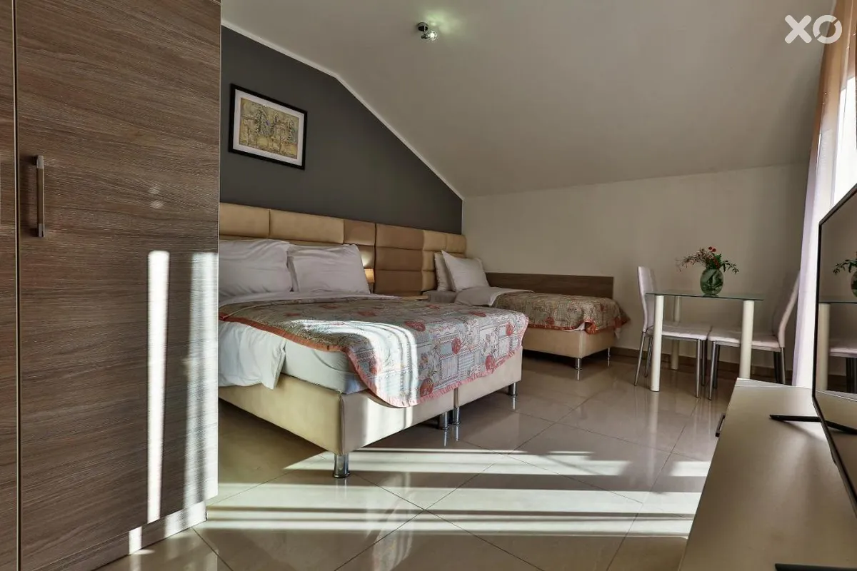 Velzon Villa