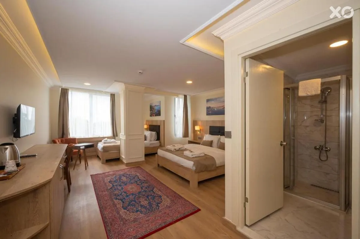 Porta Romanos Hotel