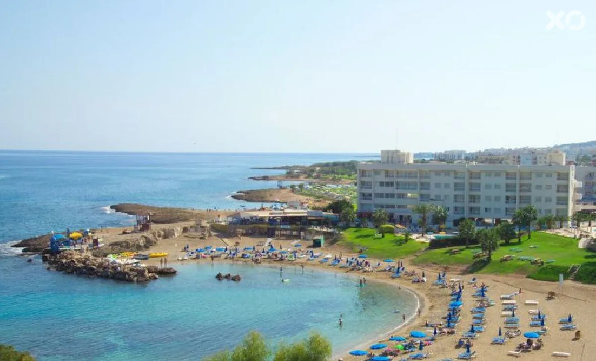Pola Costa Beach Hotel