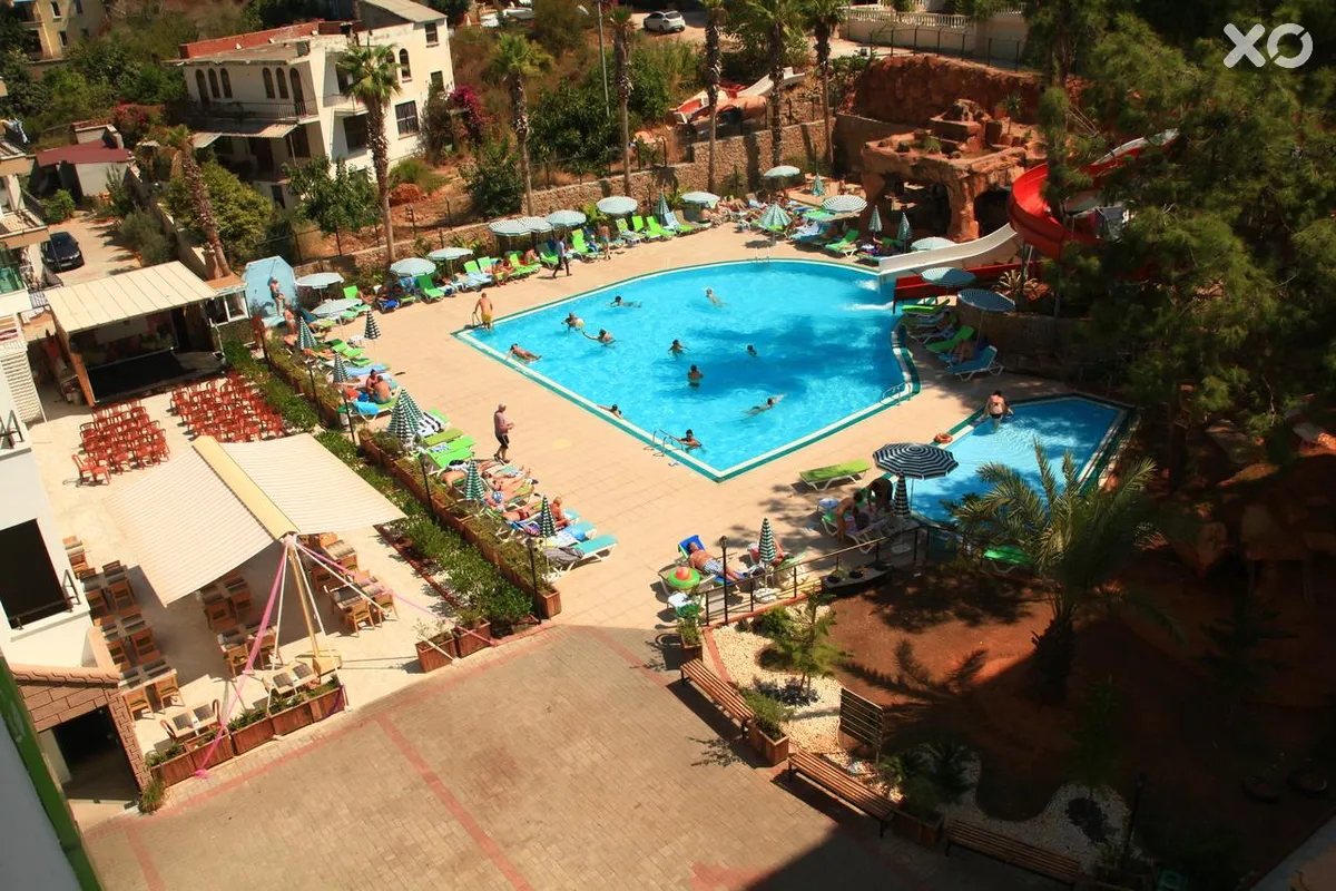 Green Life Hotel