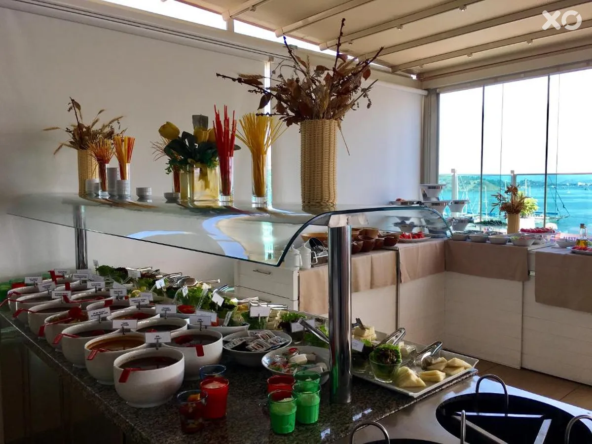 Alesta Yacht Hotel