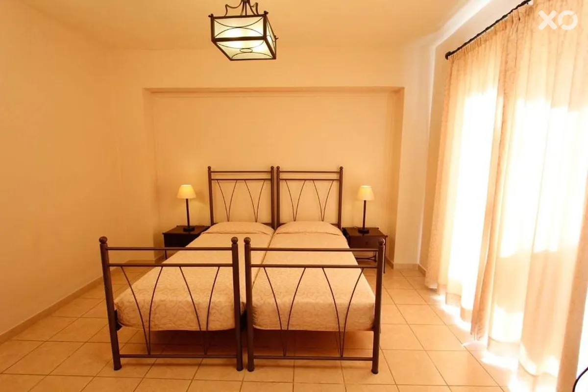 Lambrinos Suites