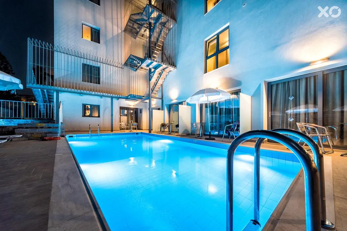 Pollis Hotel