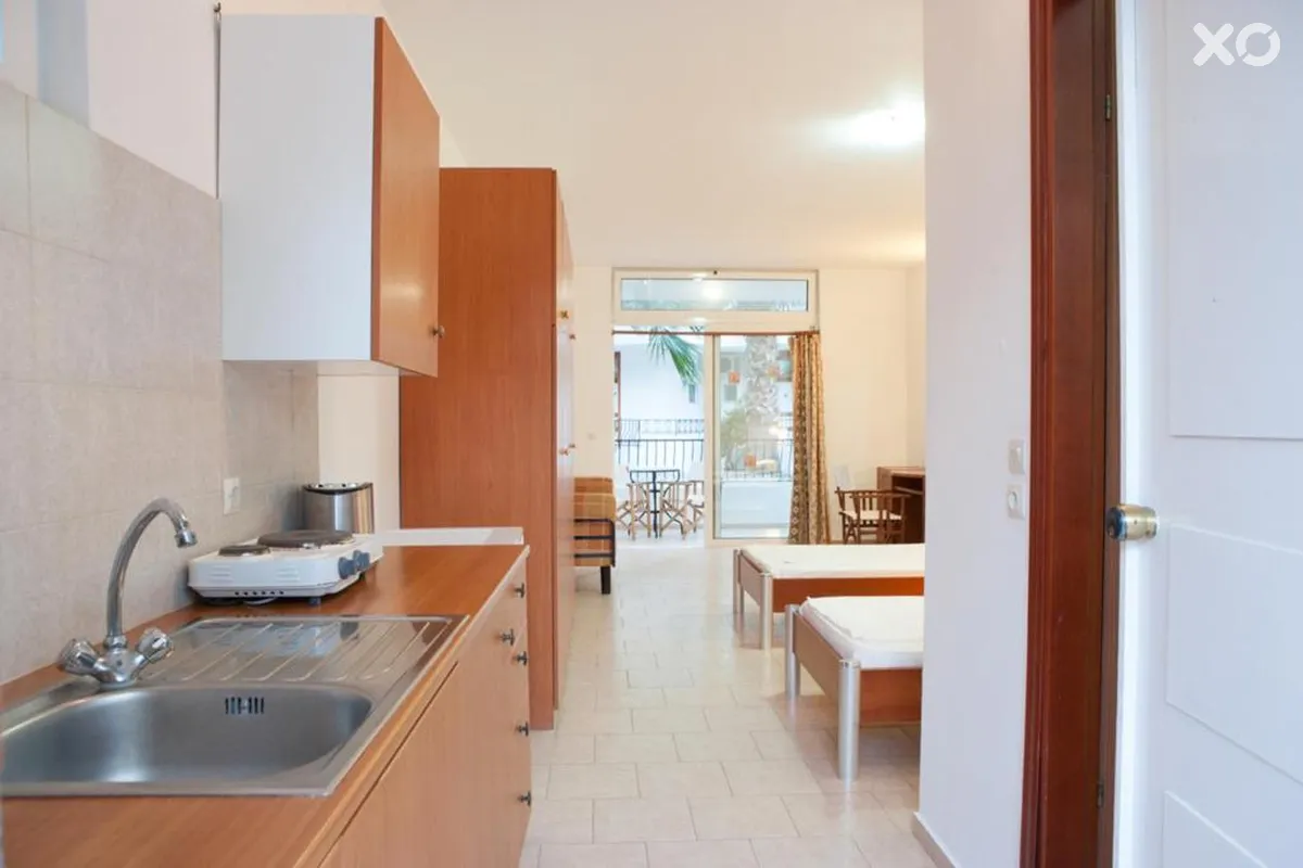 Coliseum Studios & Apartments