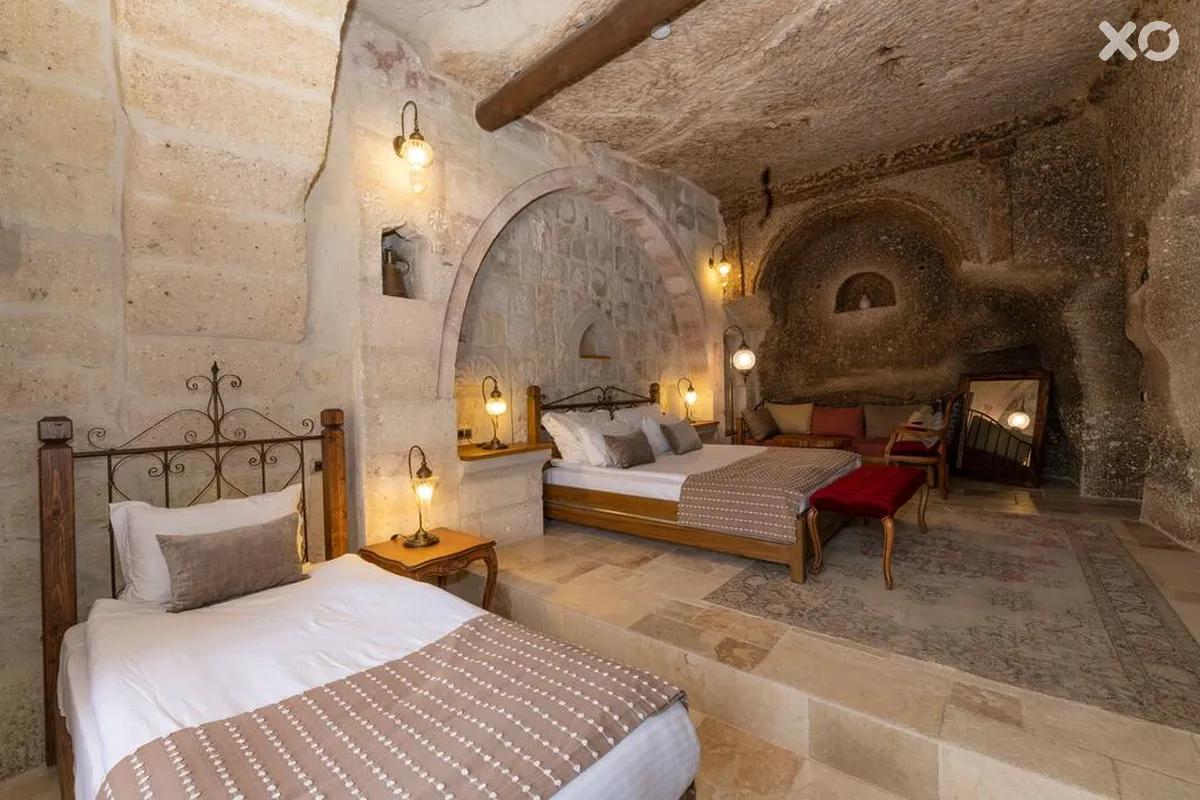 Hera Cave Suites