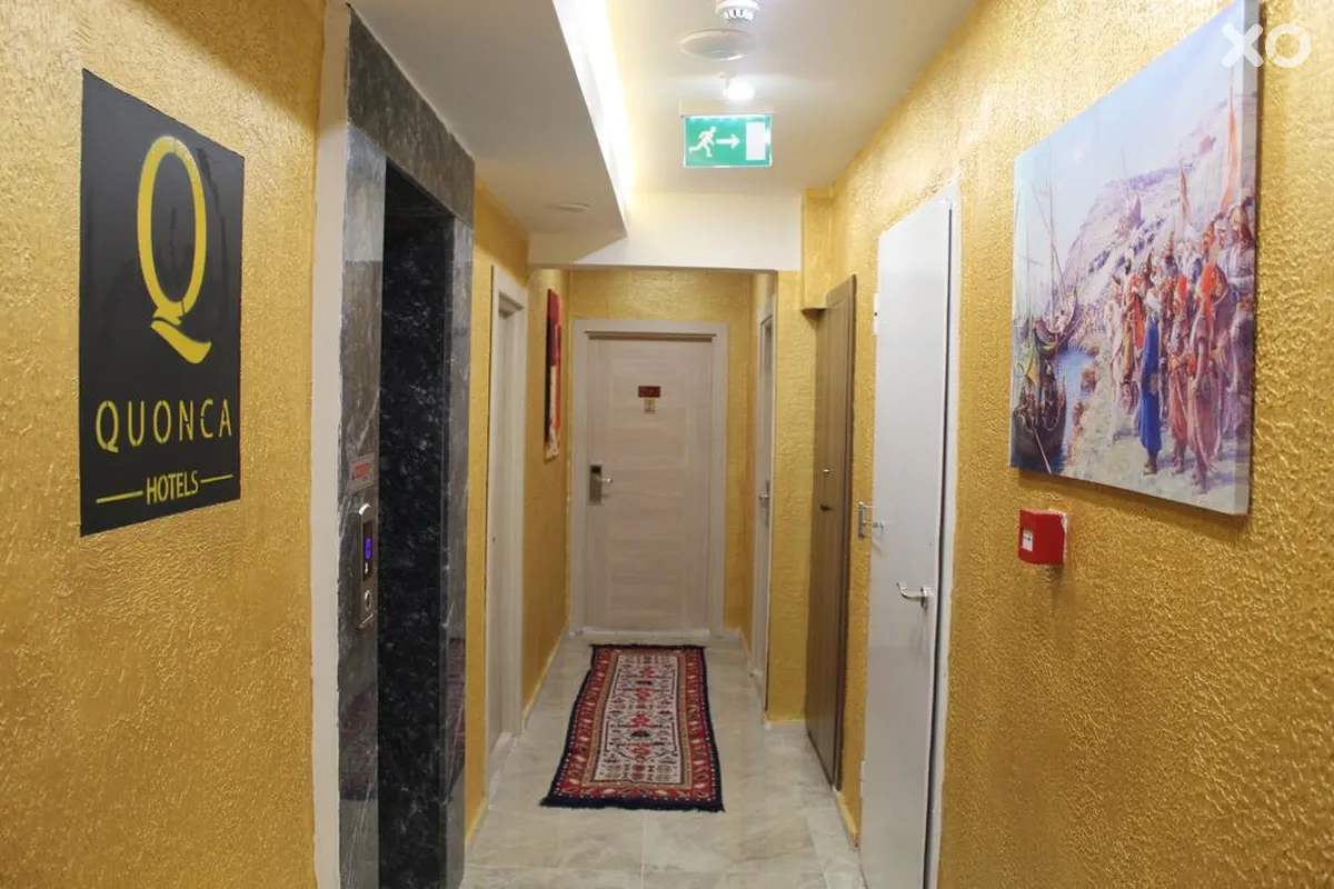 The Reina Hotel