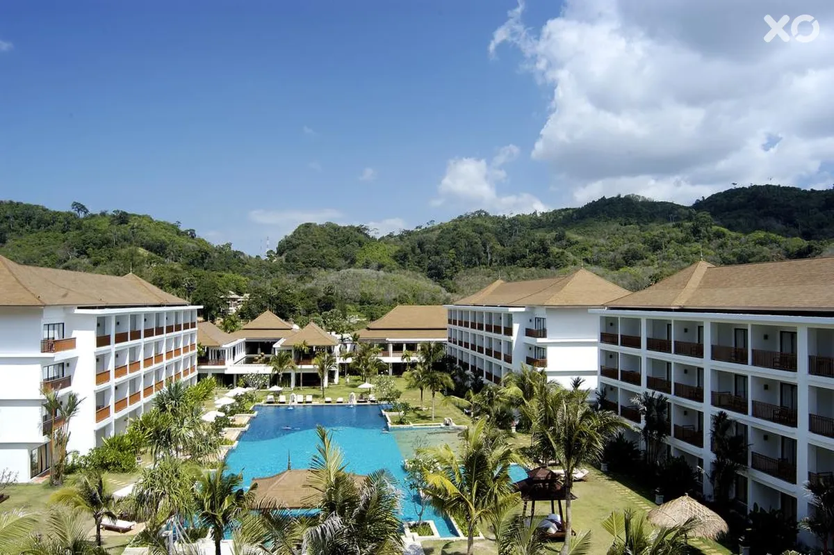 Naithonburi Beach Resort