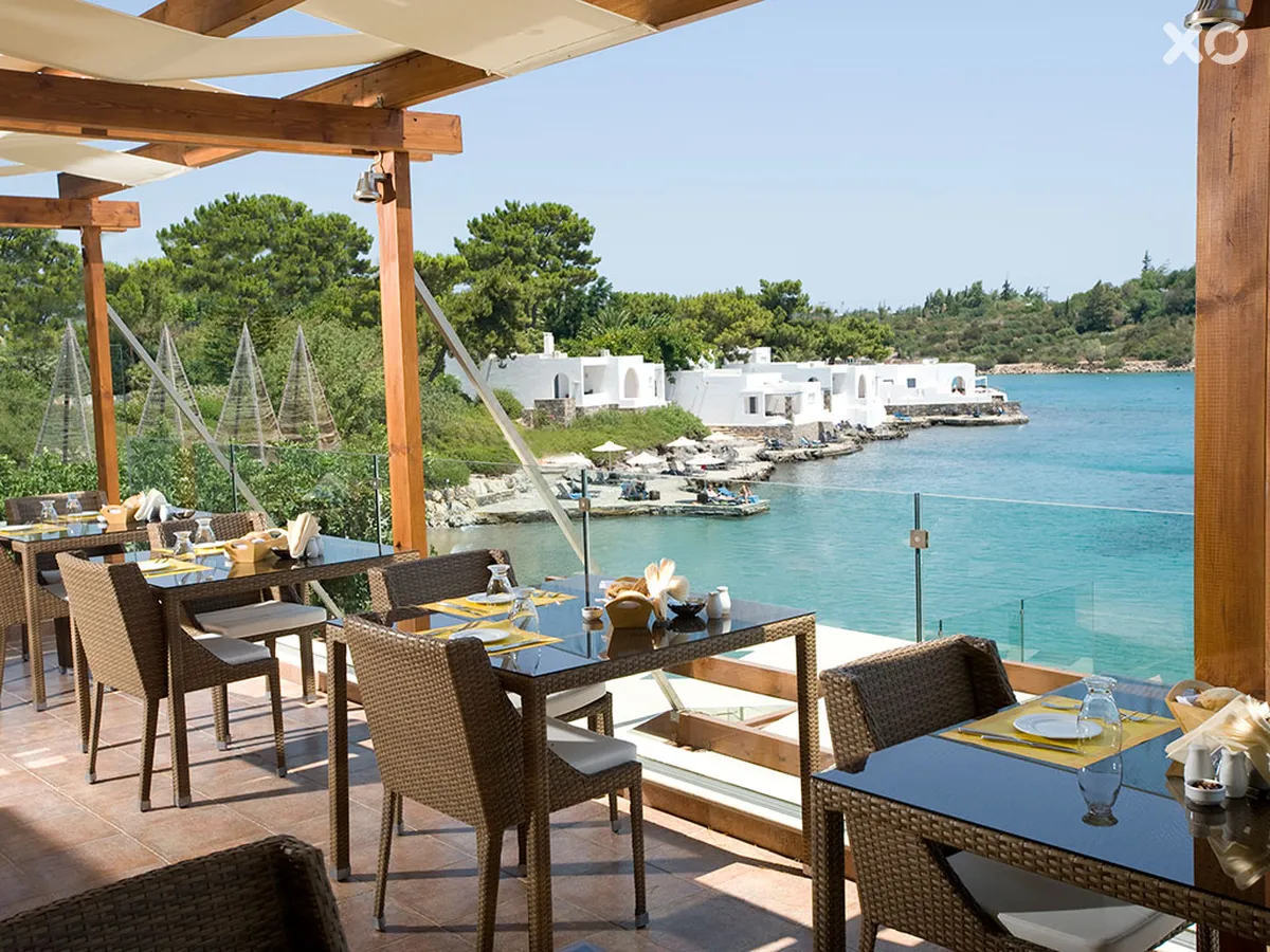 Minos Beach Art Hotel