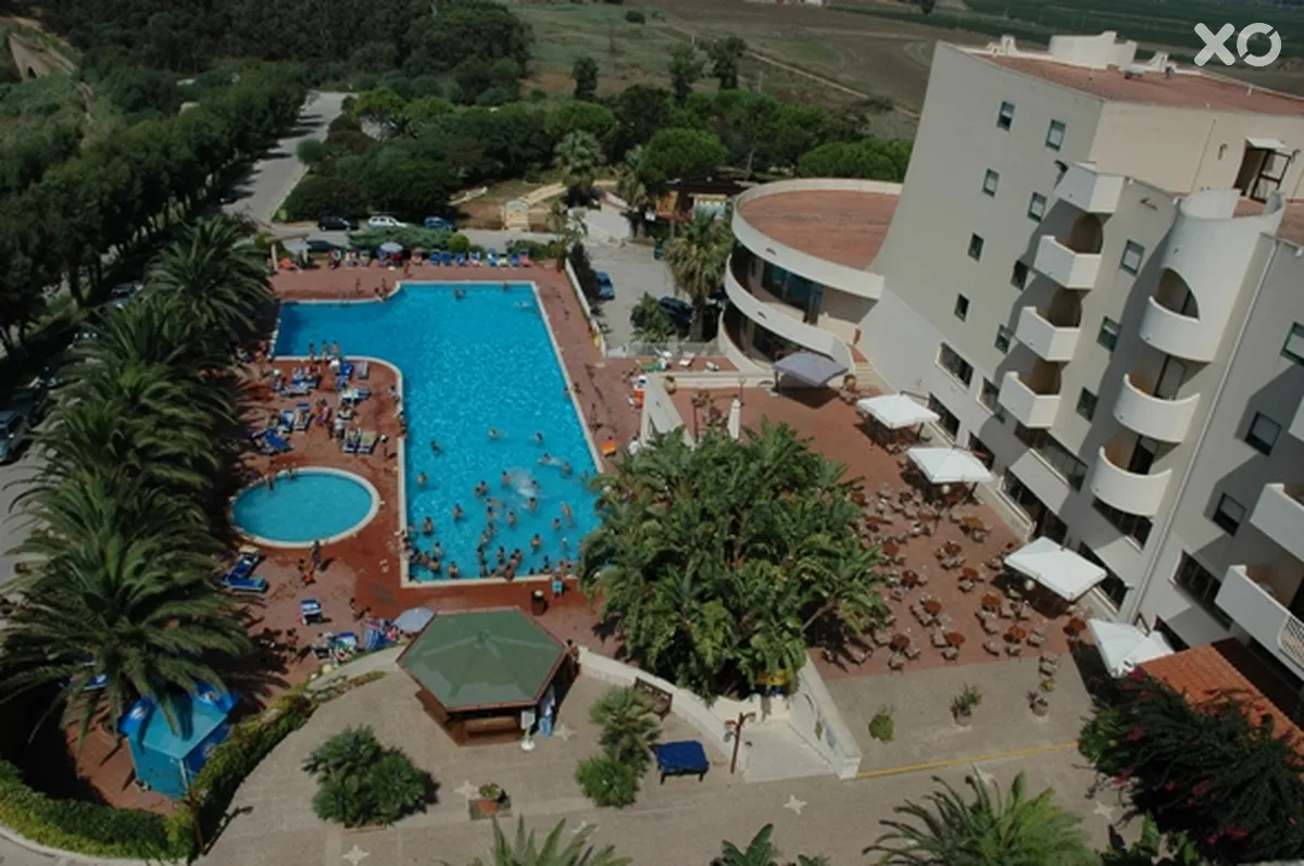 Paradise Beach Club & Resort Hotel