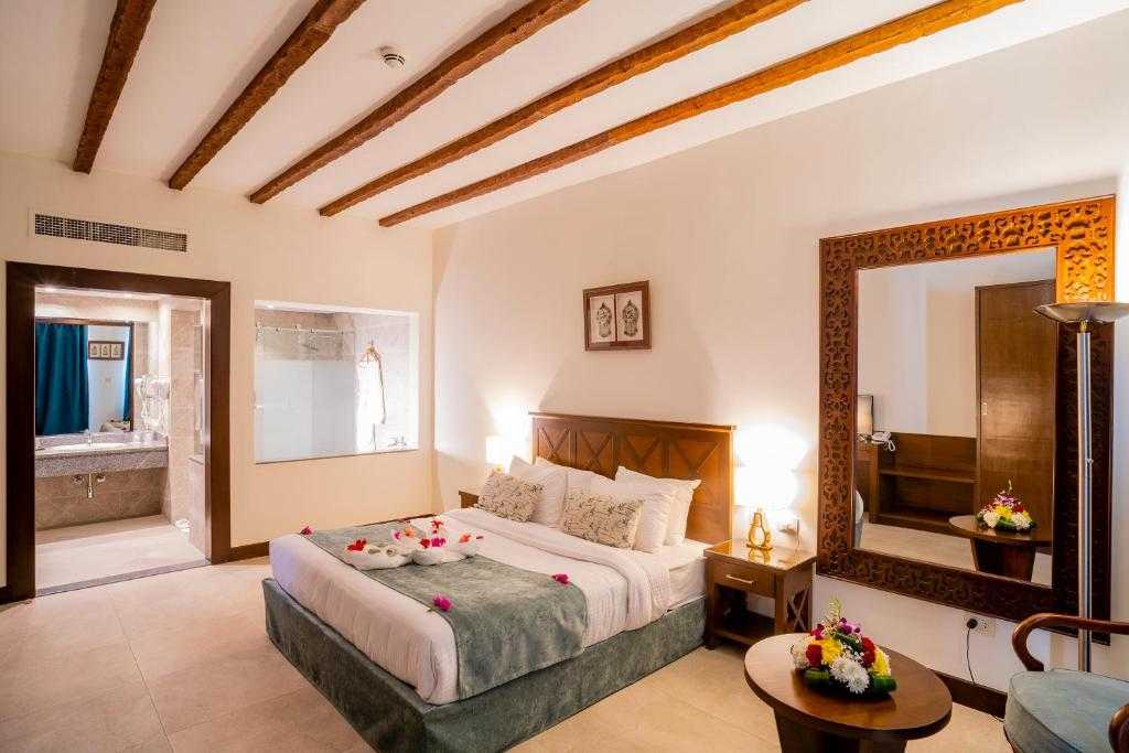 Красное море для отдыха и прогулок! Побережье, бассейны и вечерние шоу