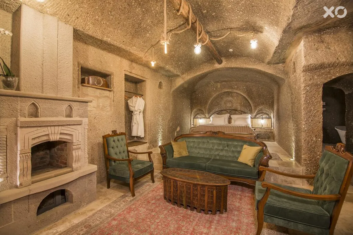 Hera Cave Suites