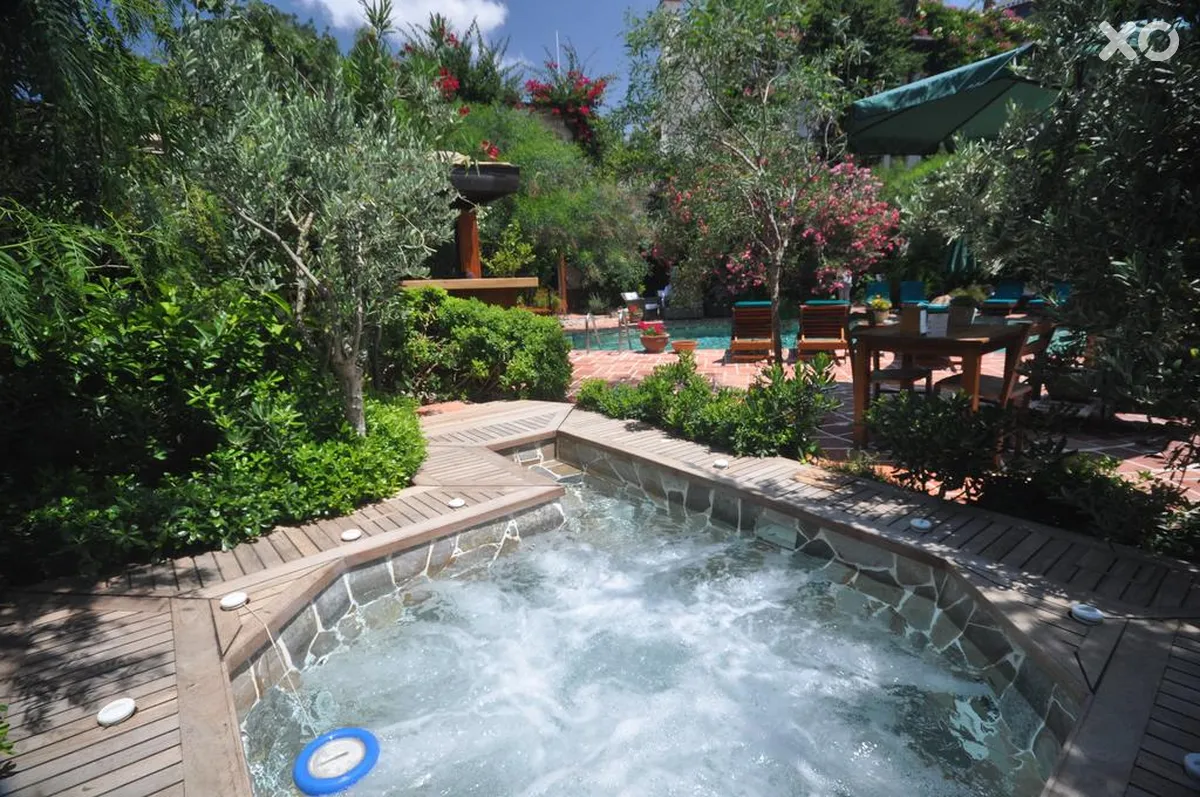 El Vino Hotel & Suites