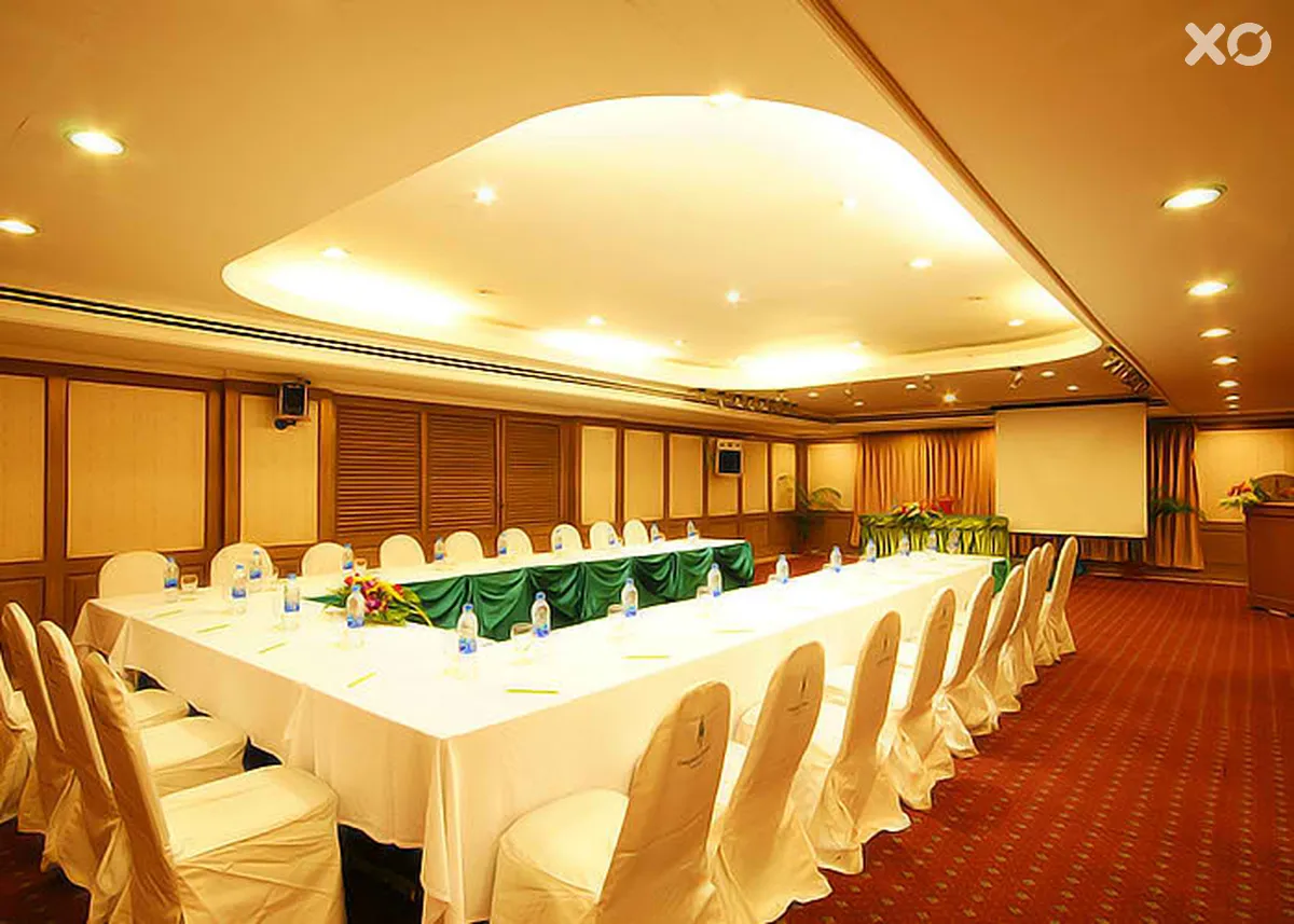 Bangkok Palace Hotel