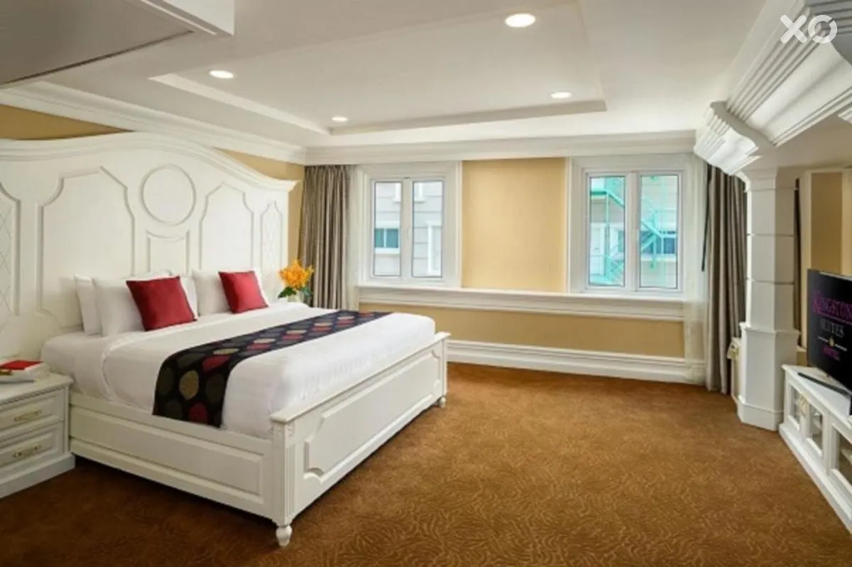 Kingston Suites