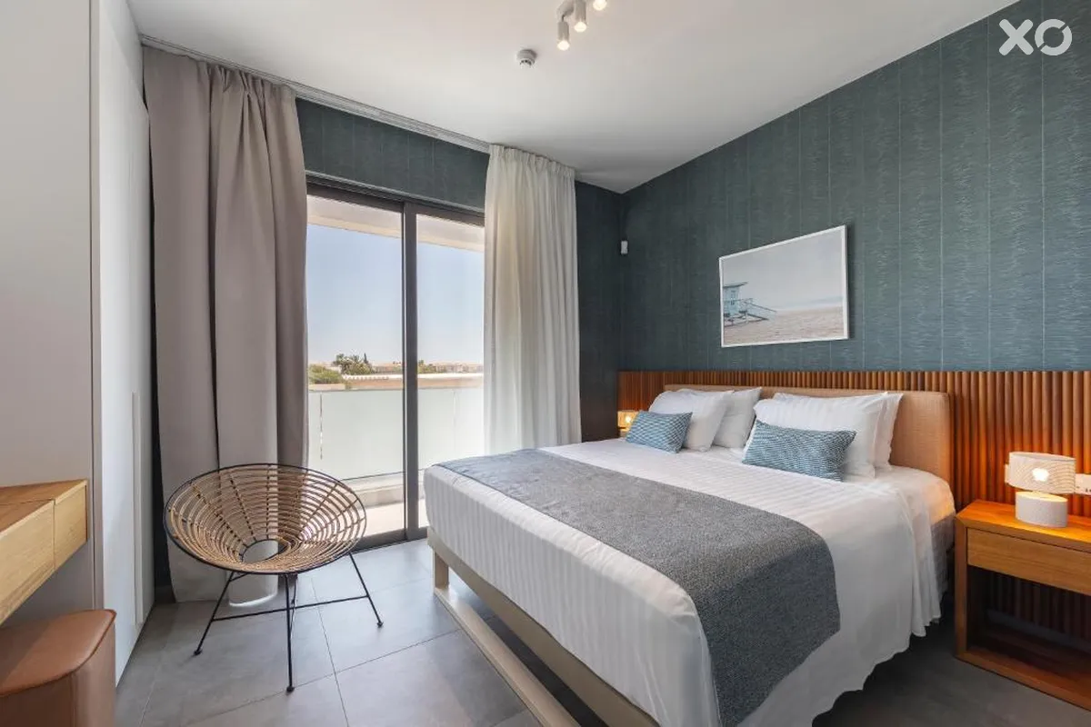 Louis Chris Le Mare Gold Villa