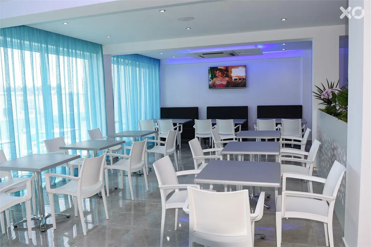 Sunny Blue Hotel
