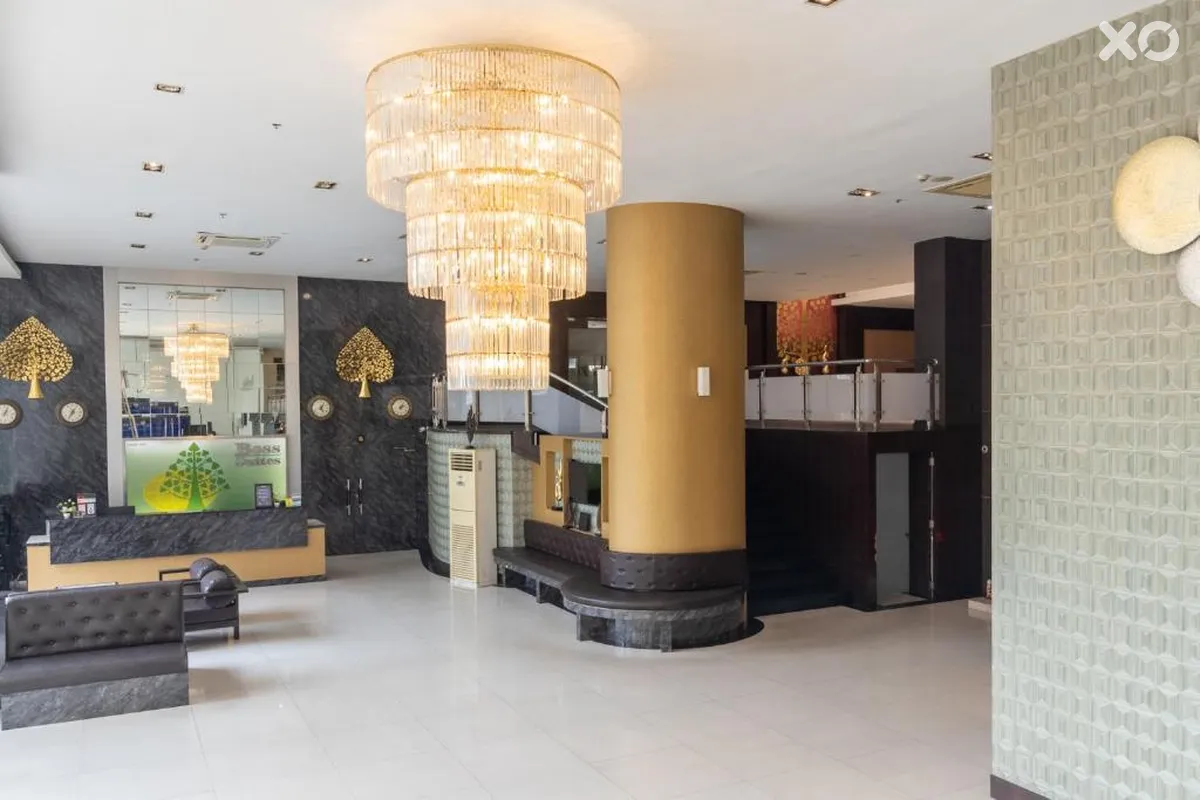 Boss Suites Nana Hotel